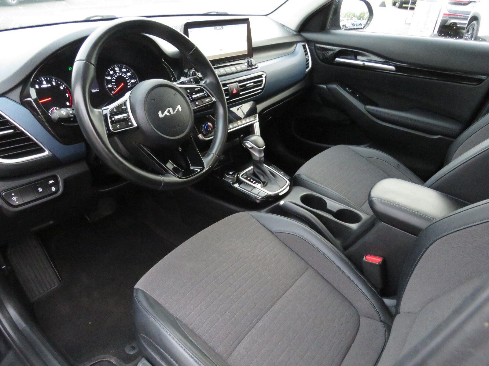 Used 2022 Cherry Black Kia S image 20