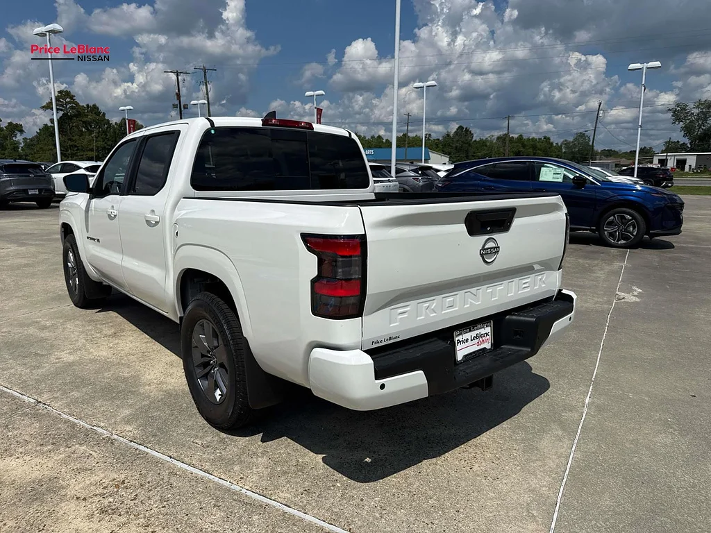New 2027 GLACIER WH Nissan SV CREW CAB 2WD AUTO image 5