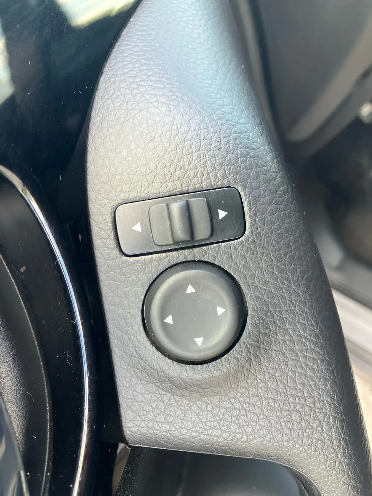 Used 2020 Magnetic Black Pearl Nissan SV image 12