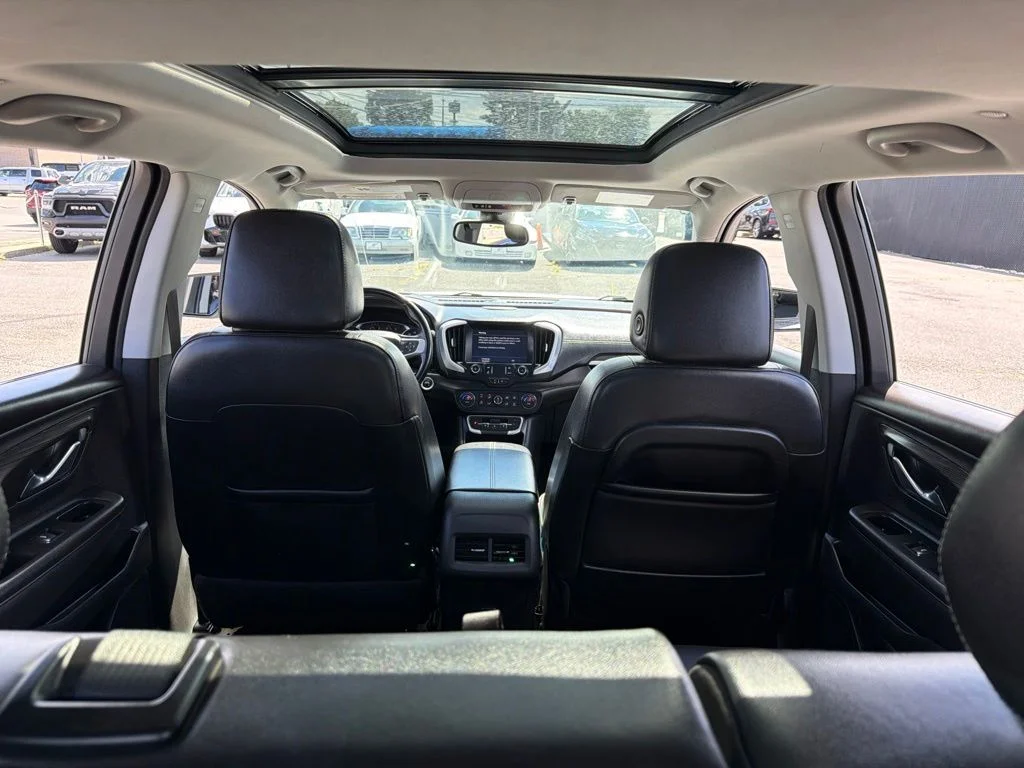 Used 2022 White GMC SLT image 17