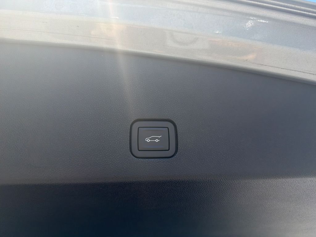 Used 2025 Silver Cadillac Premium Luxury image 11