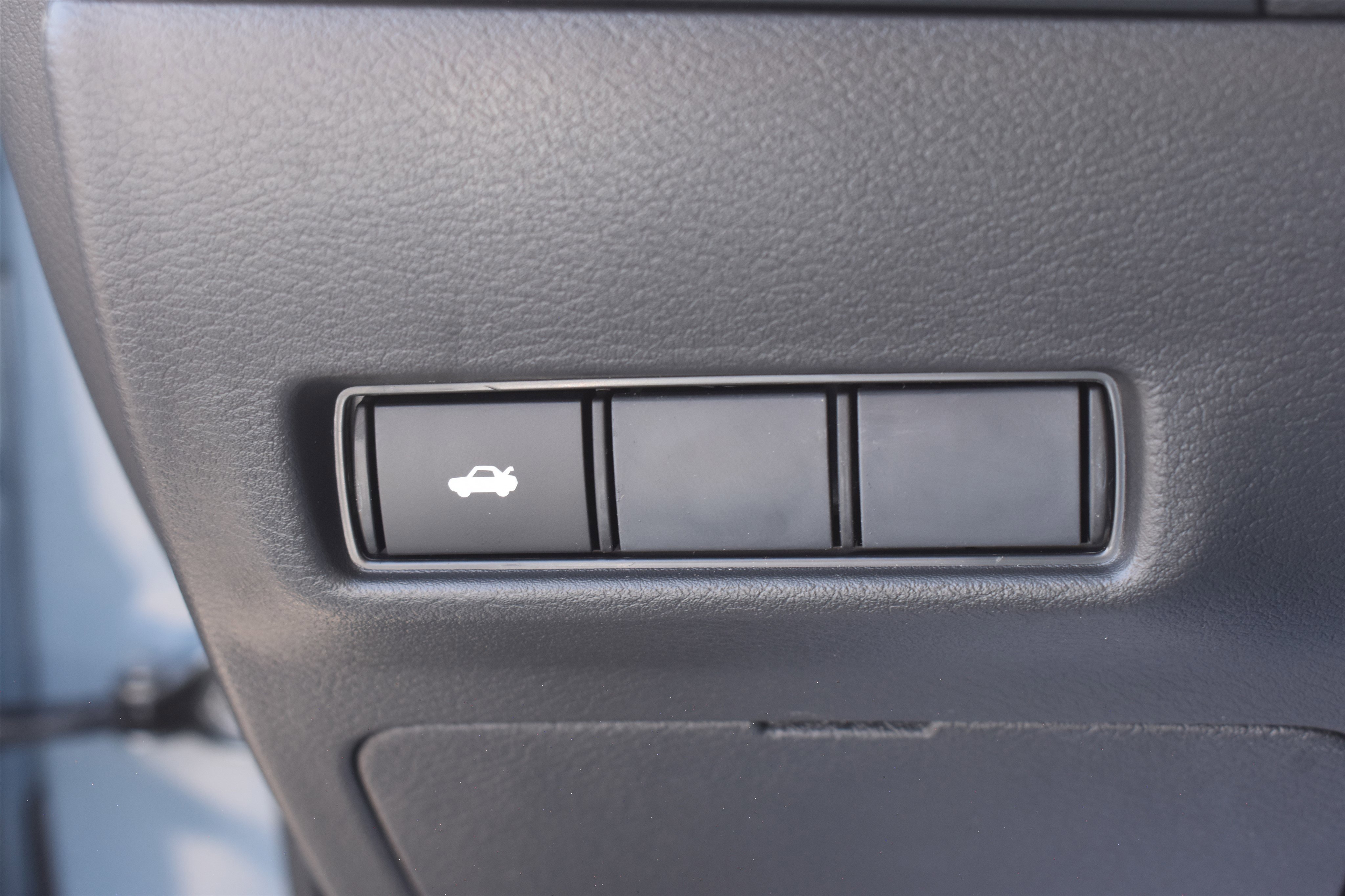 New 2026 Atlantic Gray Metallic / Super Black Two-tone Nissan SR image 23
