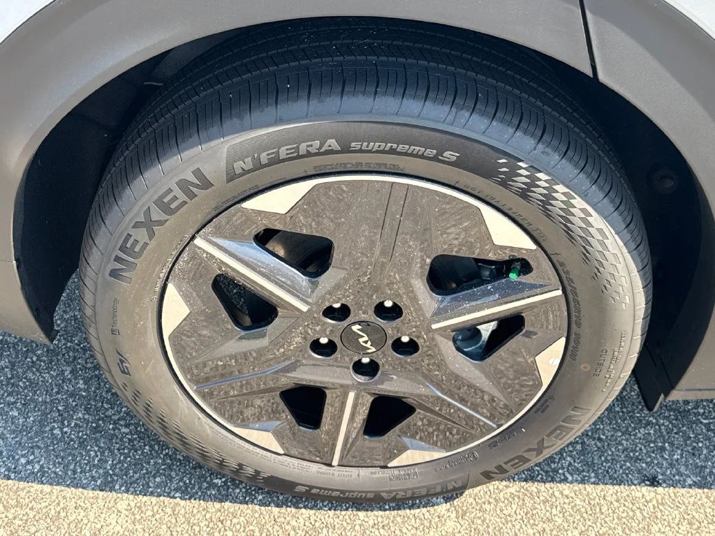 New 2026 Wolf Gray Kia LIGHT image 17