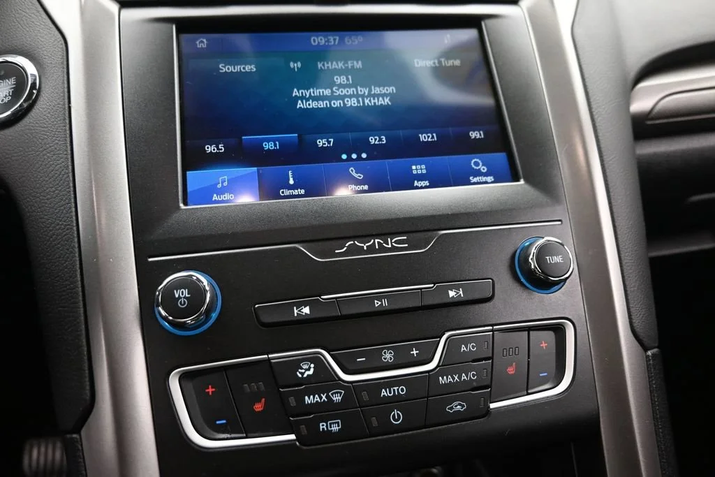 Used 2020 Black Ford SE image 20