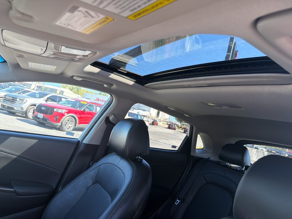 Used 2020 White Hyundai Ultimate image 24