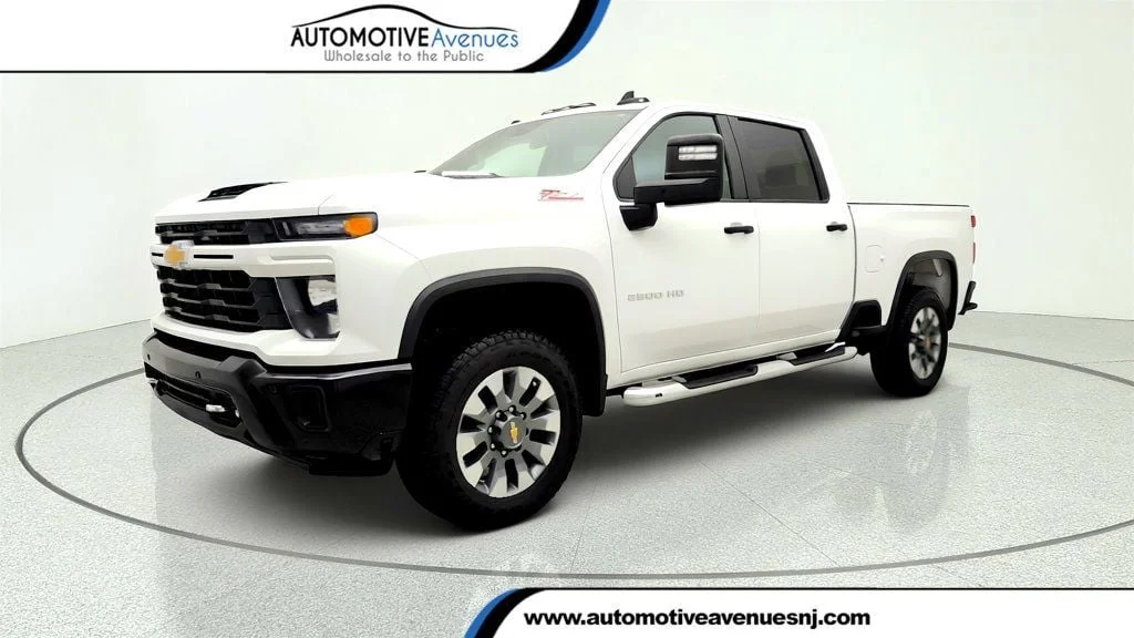 2025 Chevrolet Silverado HD Custom 4WD Crew Cab Standard Box's photo