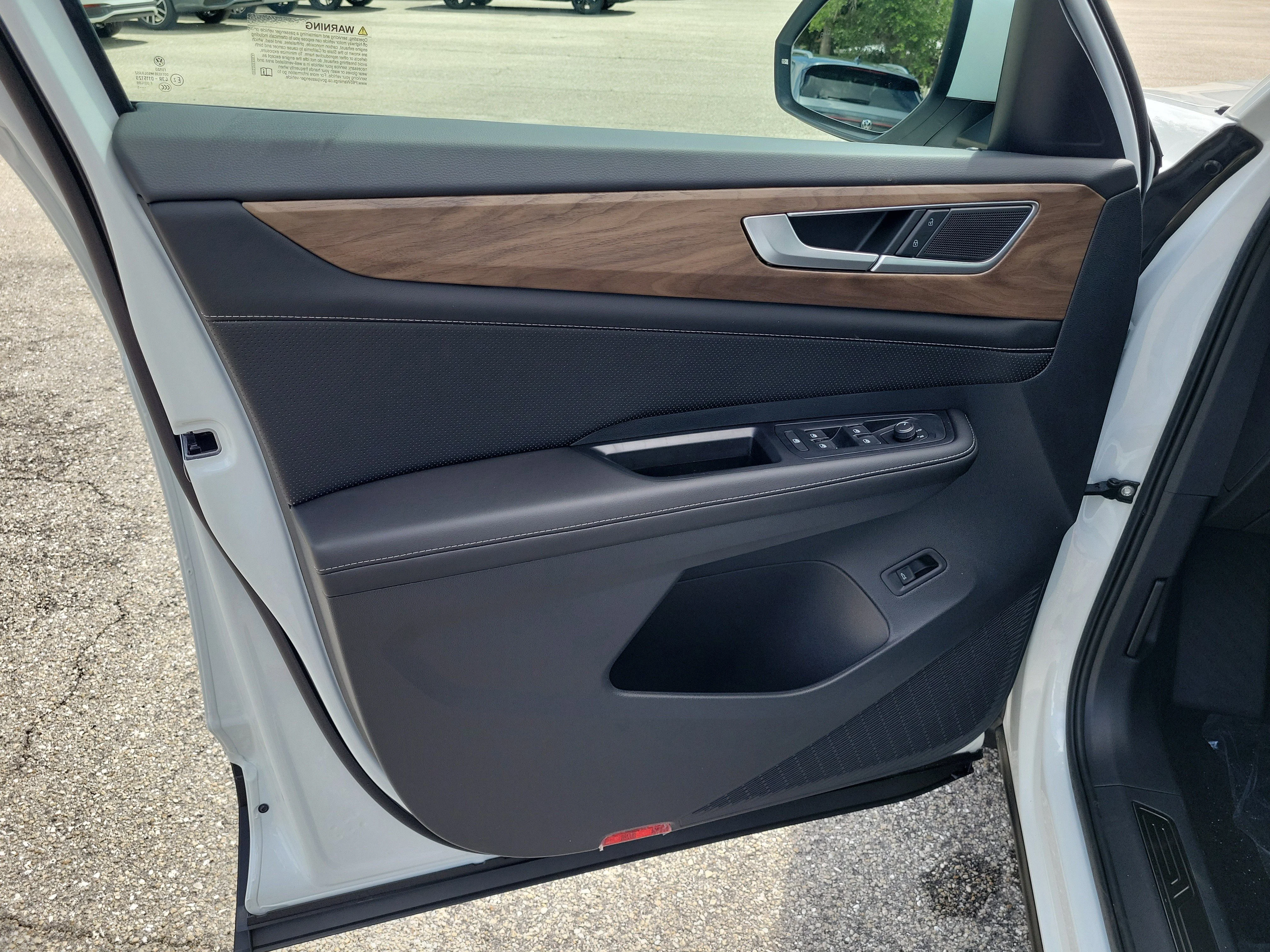 New 2026 White Volkswagen SE w/Technology image 15