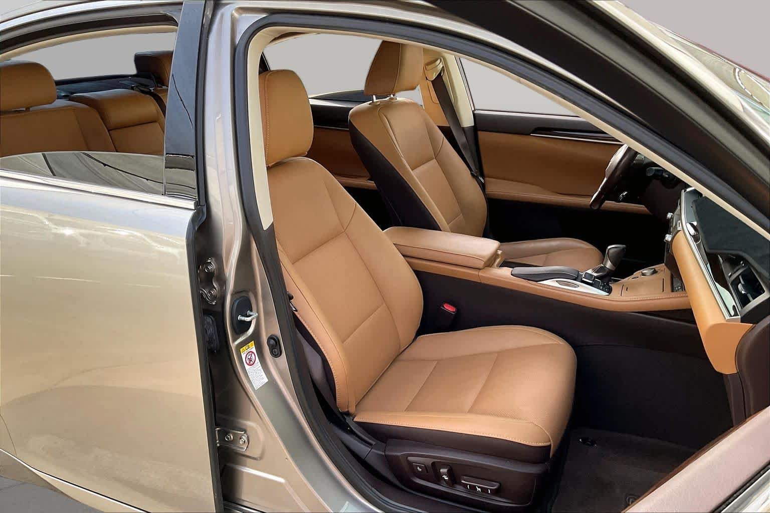 Used 2017 Atomic Silver Lexus  image 7
