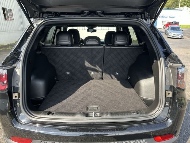 Used 2025 Black Jeep Latitude image 21