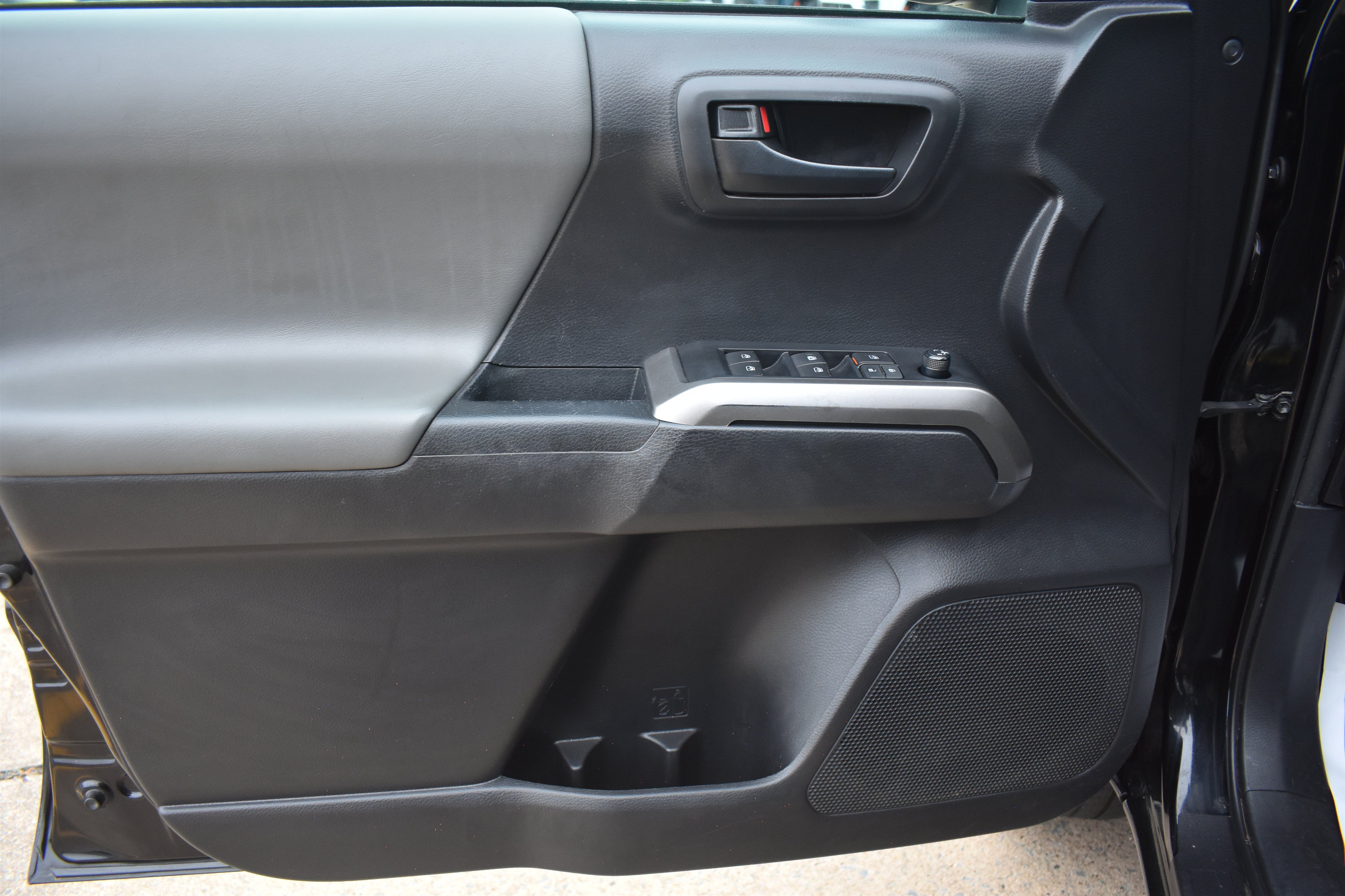 Used 2022 Black Toyota SR5 image 14