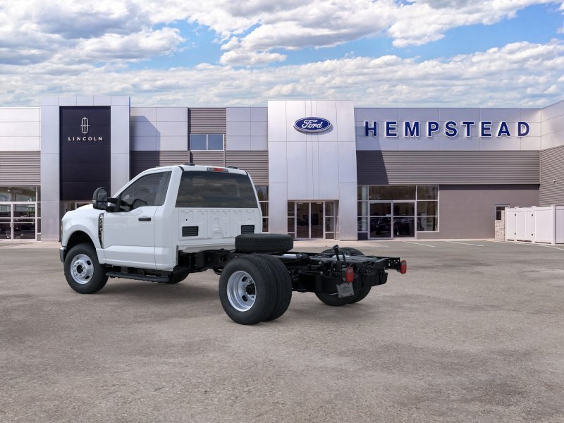 New 2025 Oxford White Ford F-350® XL image 4