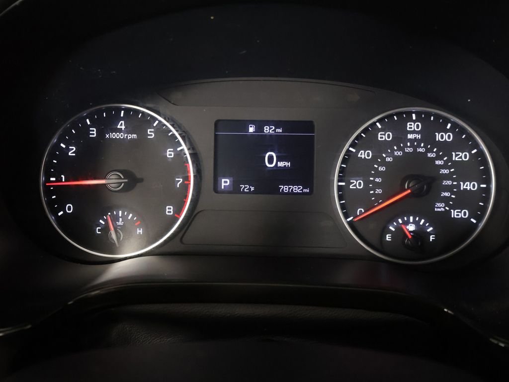 Used 2022 White Kia S image 35