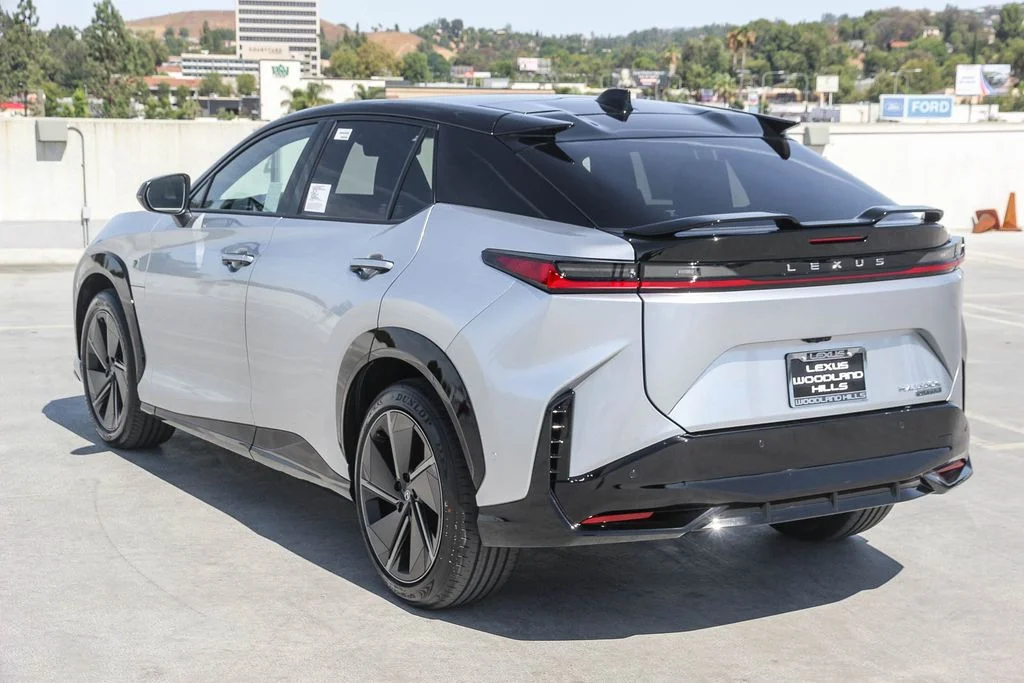 New 2026 Iridium and Black Onyx Lexus  550e F SPORT AWD image 6
