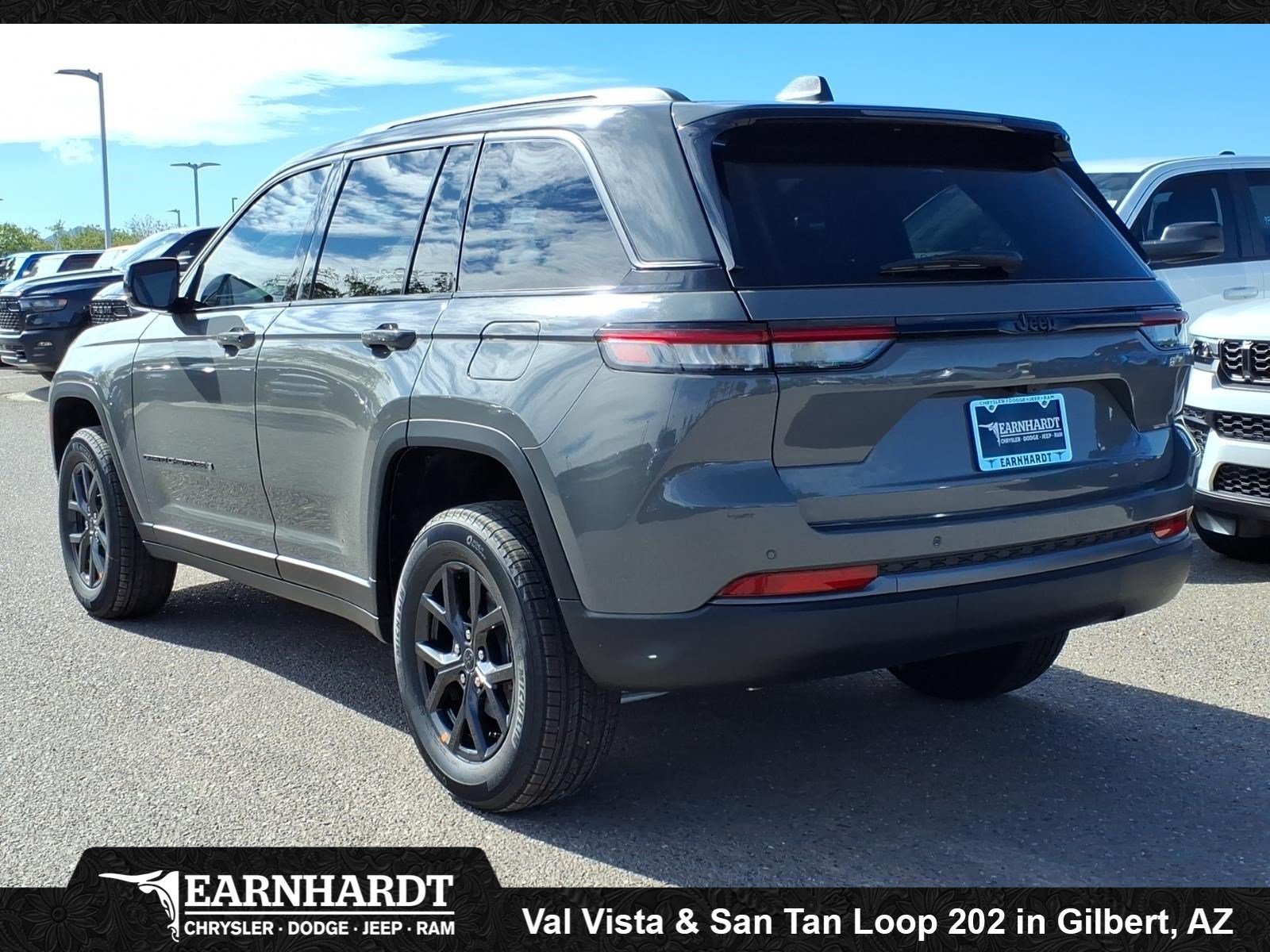 New 2027 Sting-Gray Clear-Coat Paint Jeep Laredo Altitude image 2