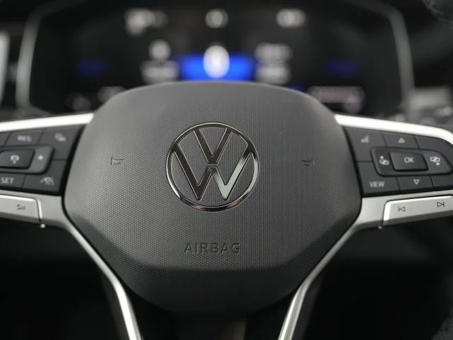 New 2026 Deep Black Pearl Volkswagen 1.5T SE image 18