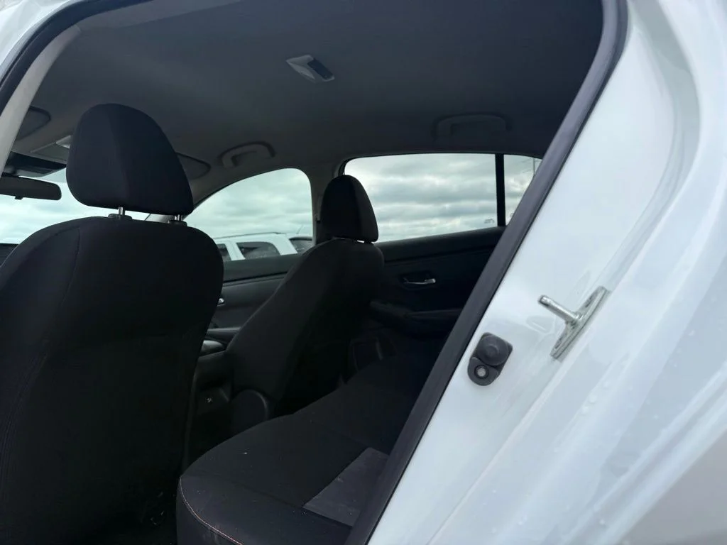 Used 2022 White Nissan SR image 18