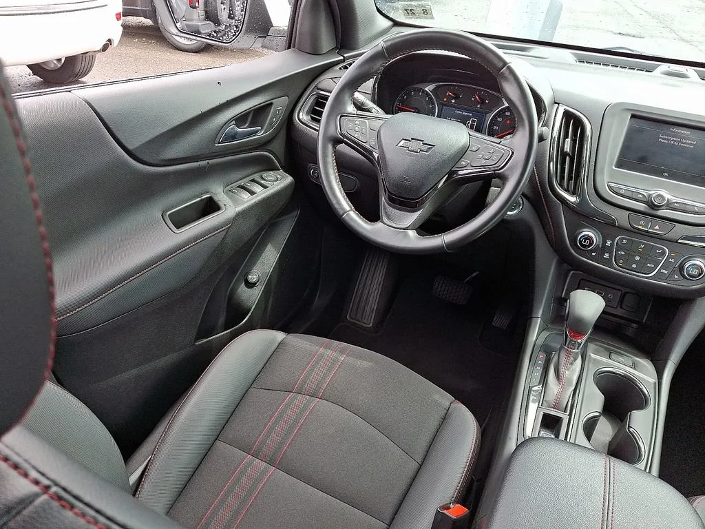 Used 2022 Summit White Chevrolet RS image 15