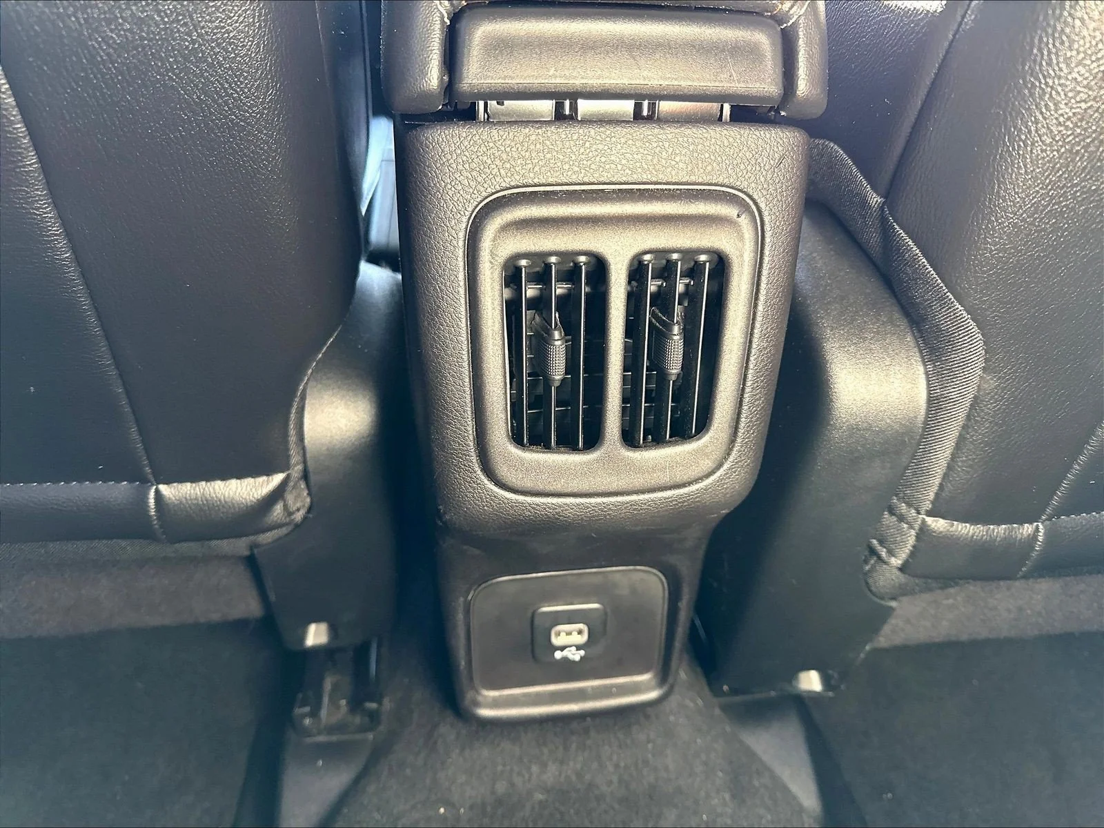 Used 2020 Crystal Metallic Jeep Latitude image 12
