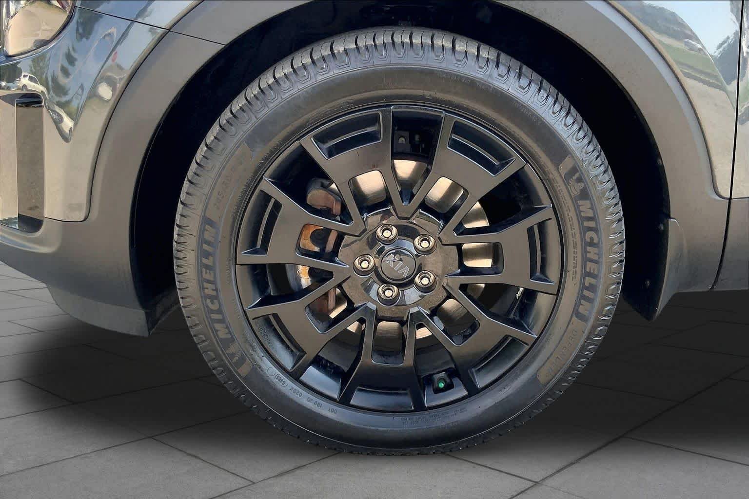 Used 2021 Gravity Grey Kia SX image 9