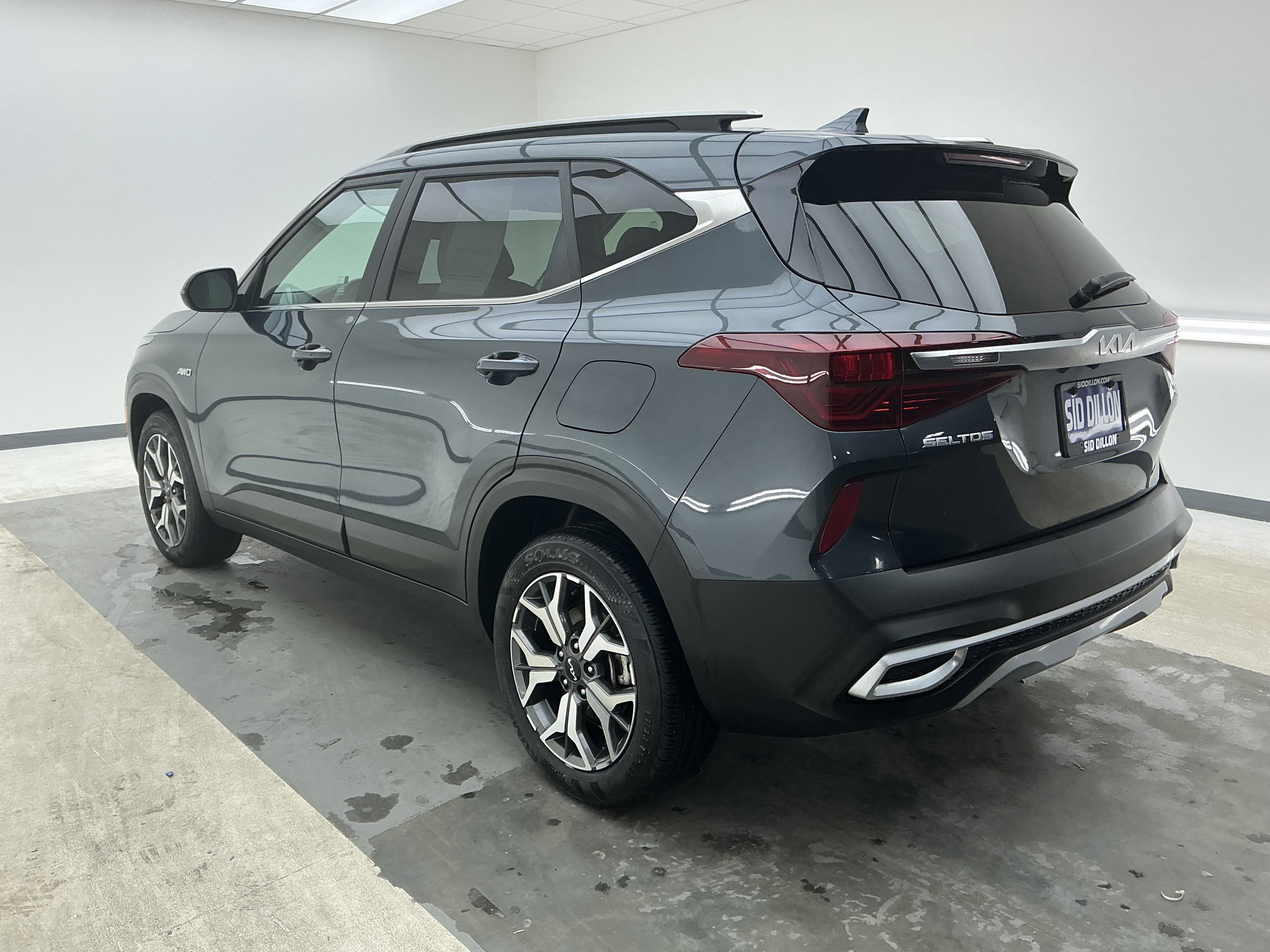 Used 2023 Gravity Gray Kia EX image 6