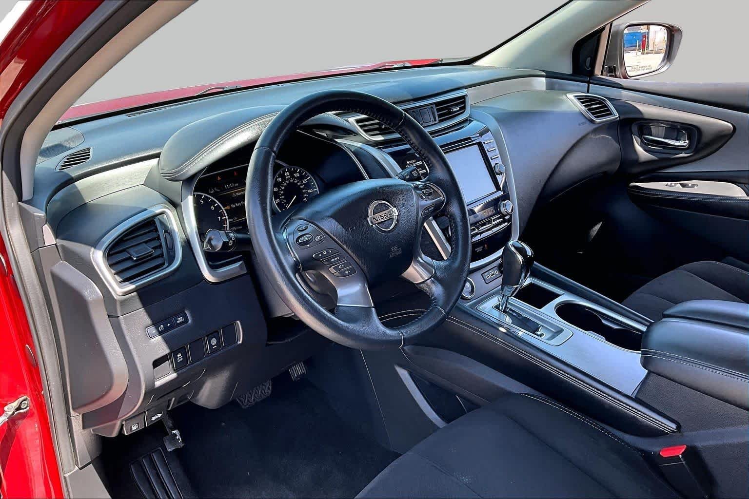 Used 2020 Cayenne Red Metallic Nissan SV image 17