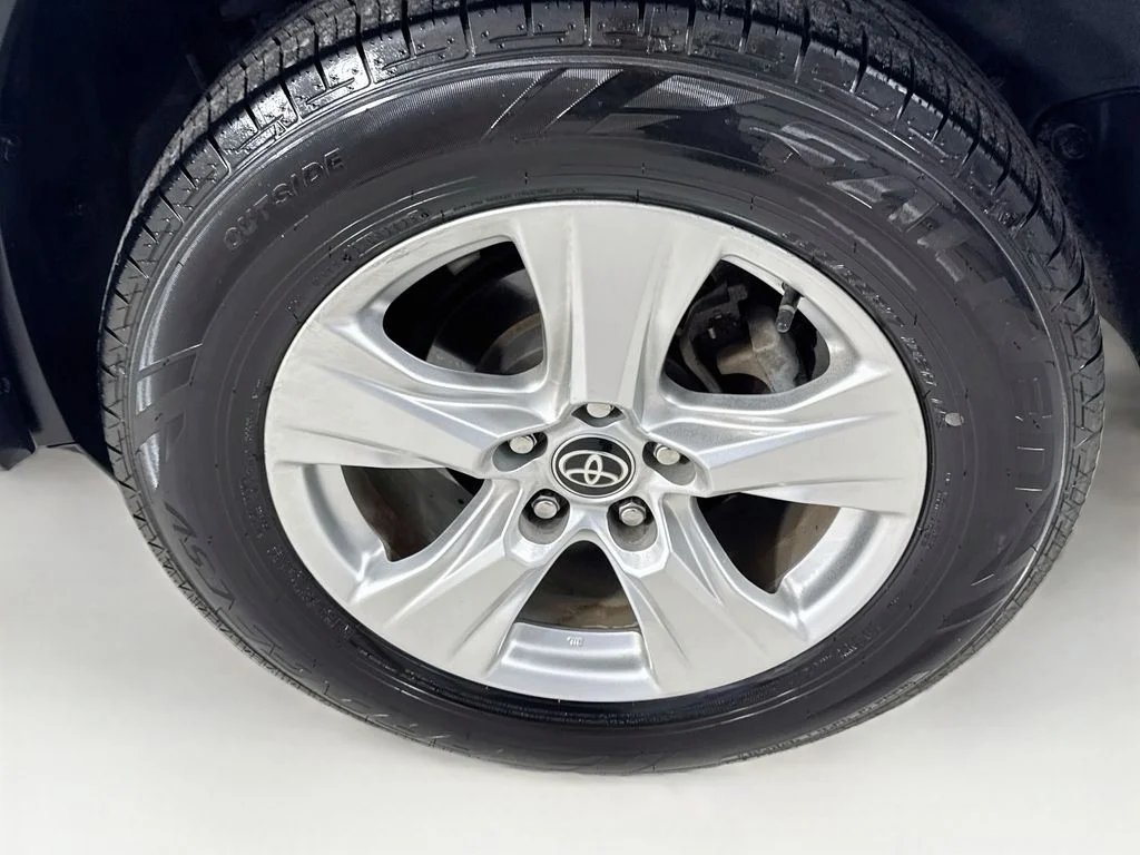 Used 2021 Super White Toyota XLE image 39