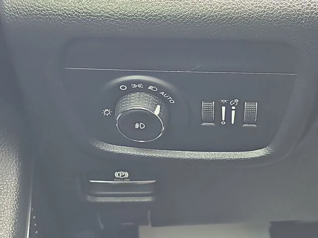 Used 2021 Silver Jeep Limited image 20