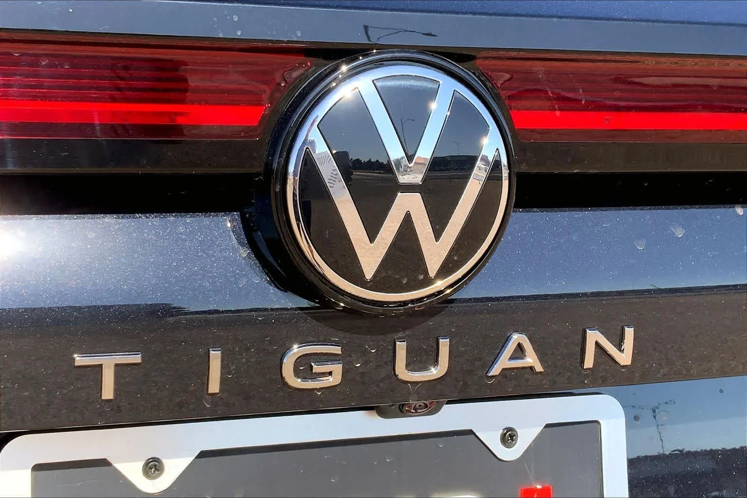 New 2026 Deep Black Pearl Volkswagen SE image 15