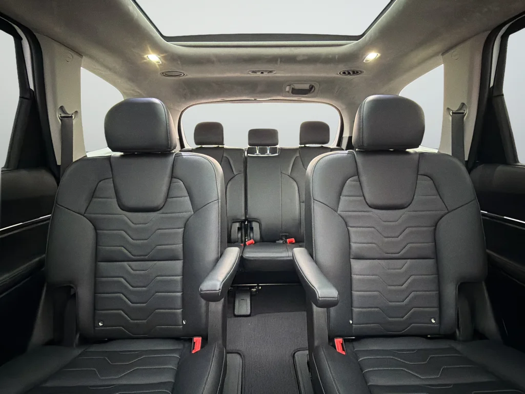 Used 2022 White Kia SX image 29