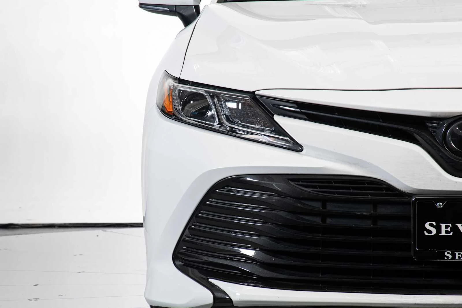 Used 2019 Super White Toyota LE image 10