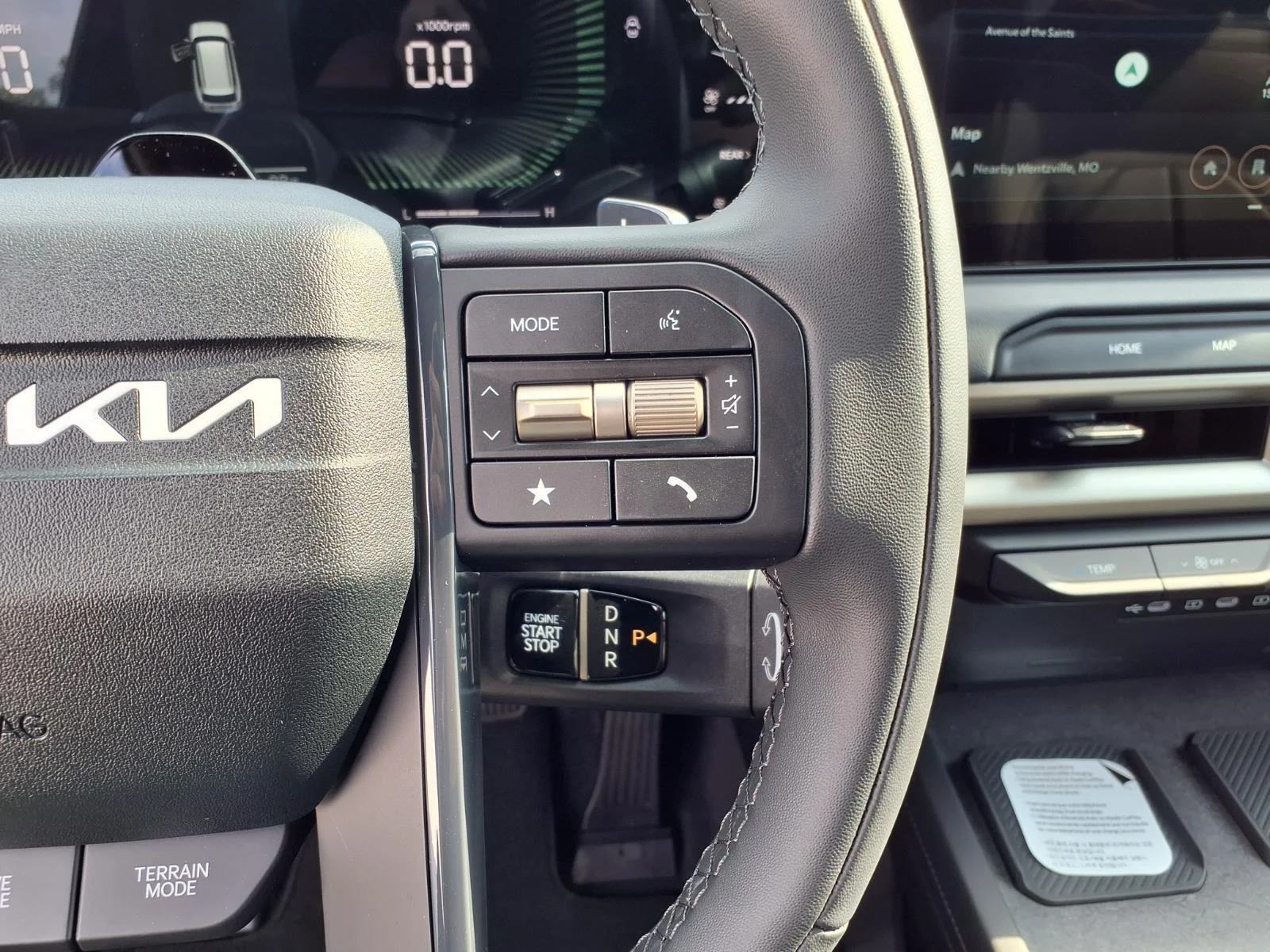 New 2027 Ivory Silver Kia EX image 8