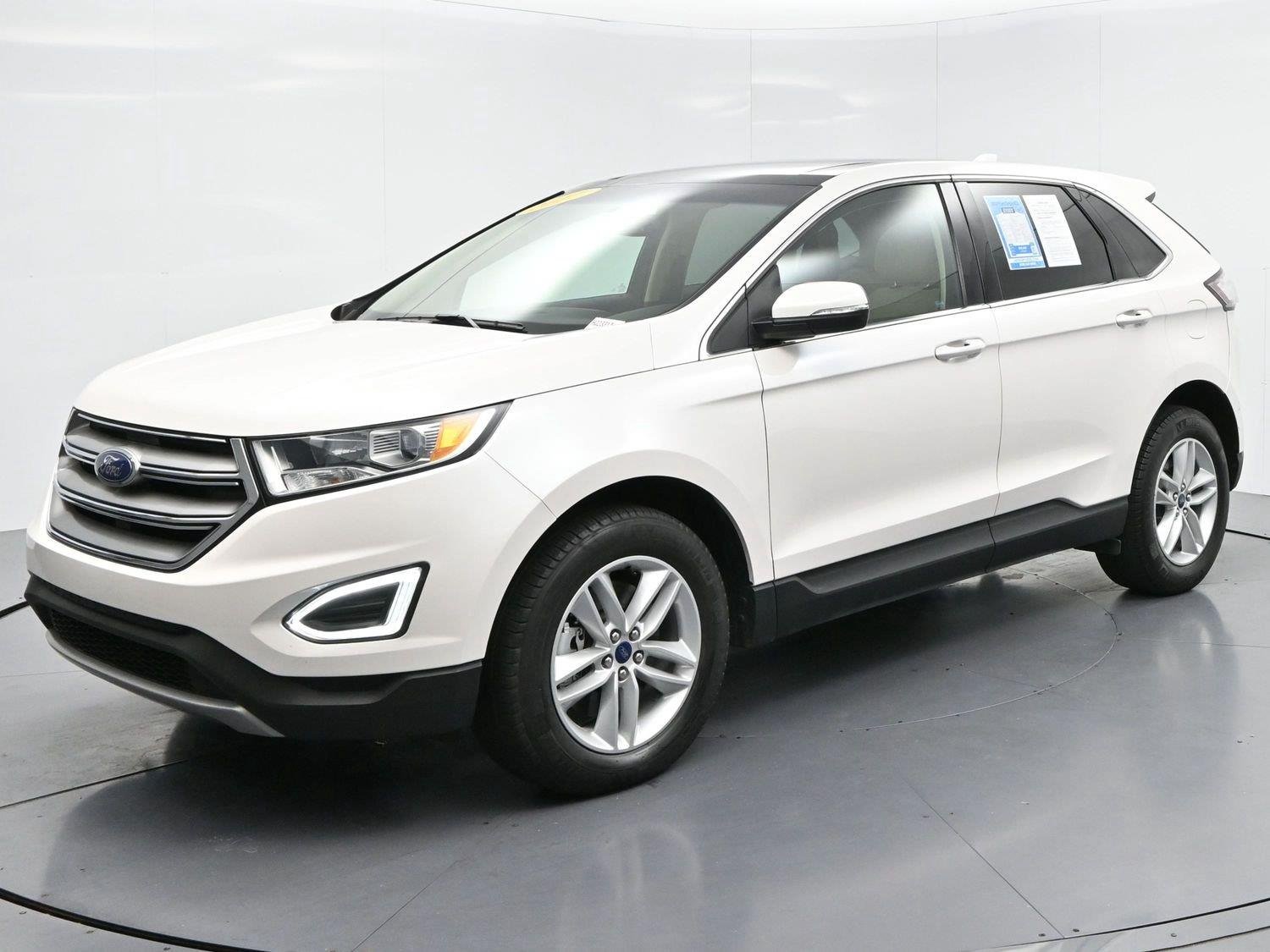 Used 2017 White Platinum Metallic Tri-Coat Ford SEL image 3