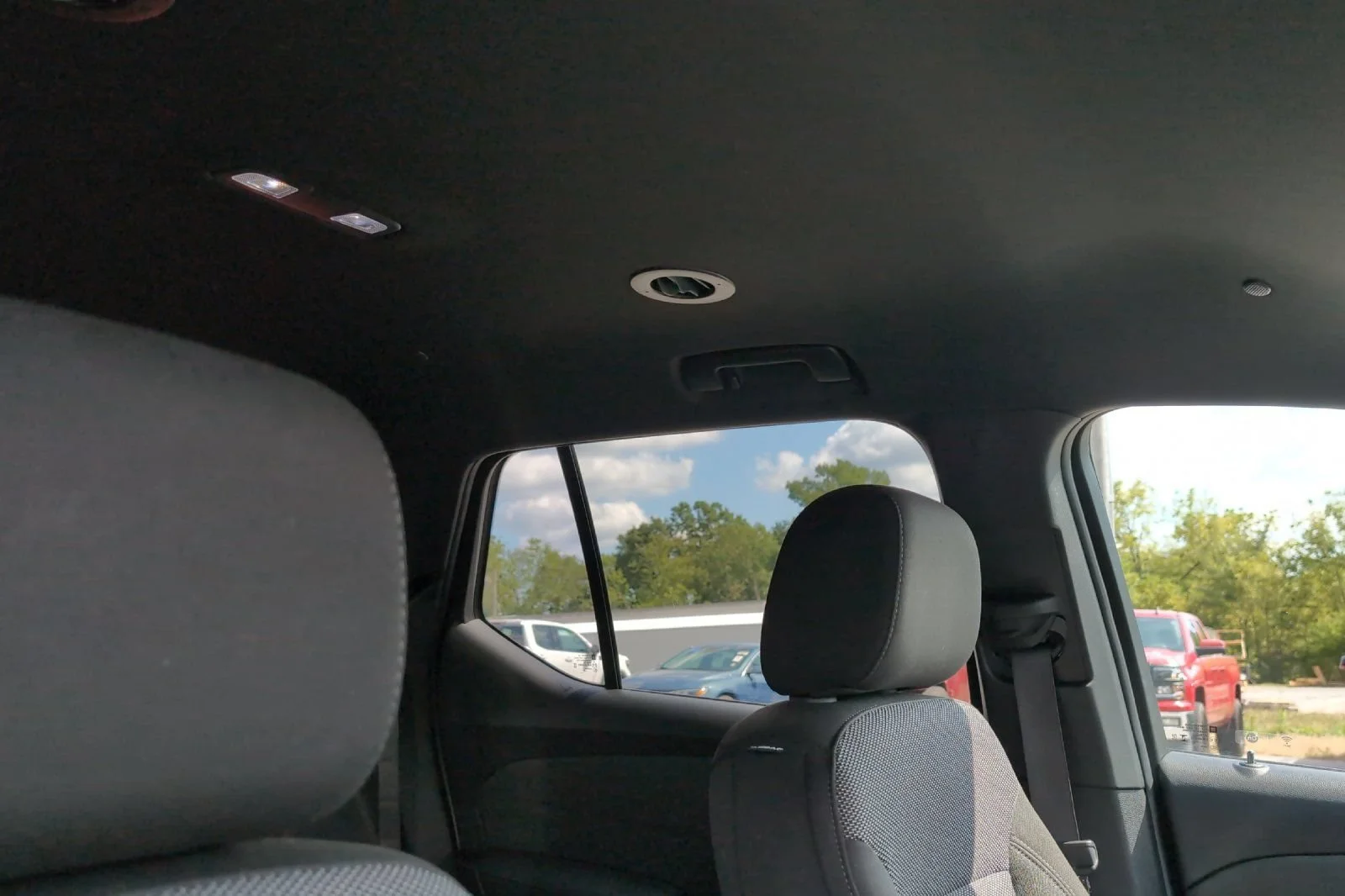 Used 2023 SUMMIT WHITE Chevrolet LT Cloth image 19
