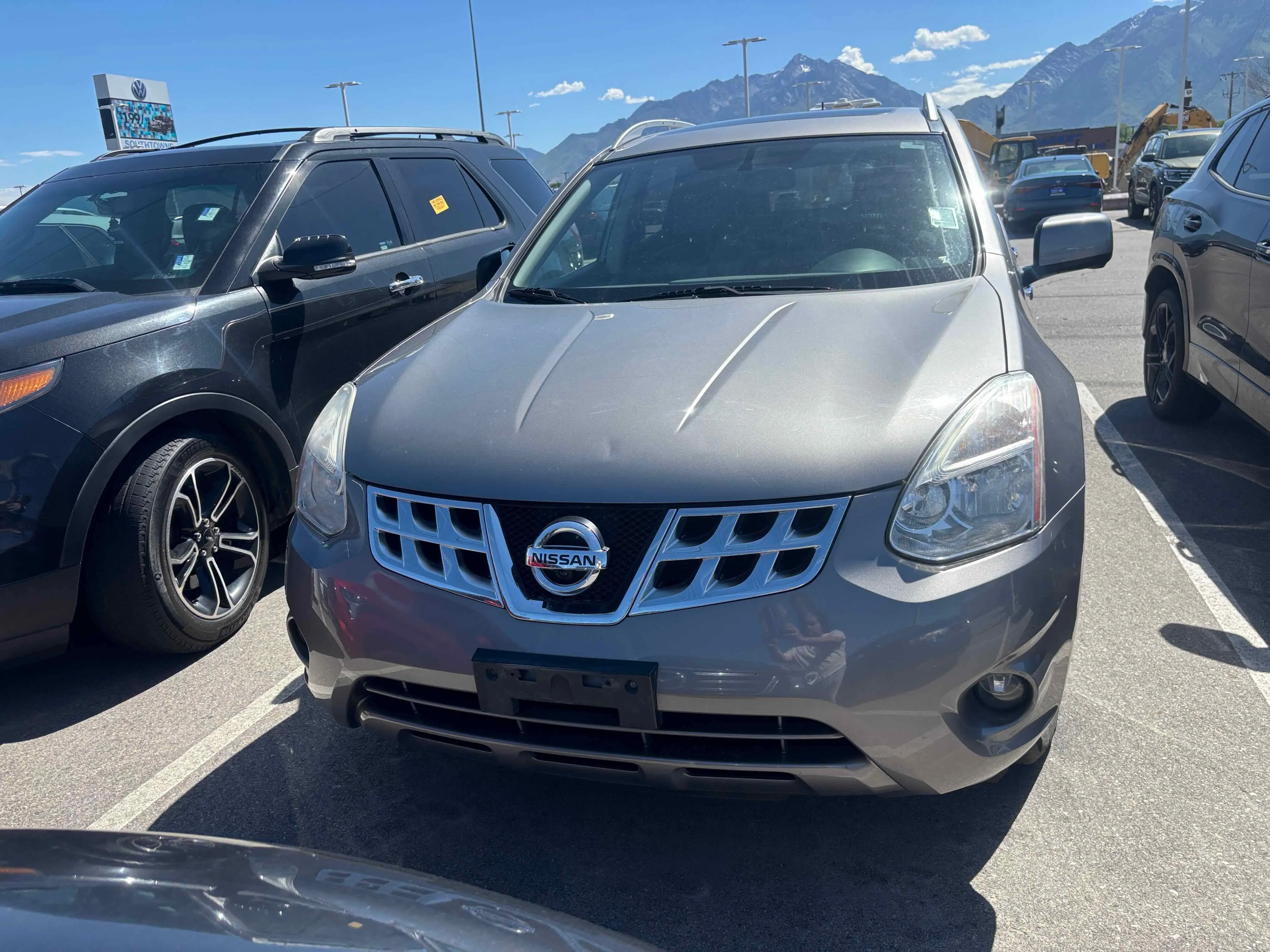 Used 2012 Platinum Graphite Nissan SL image 2