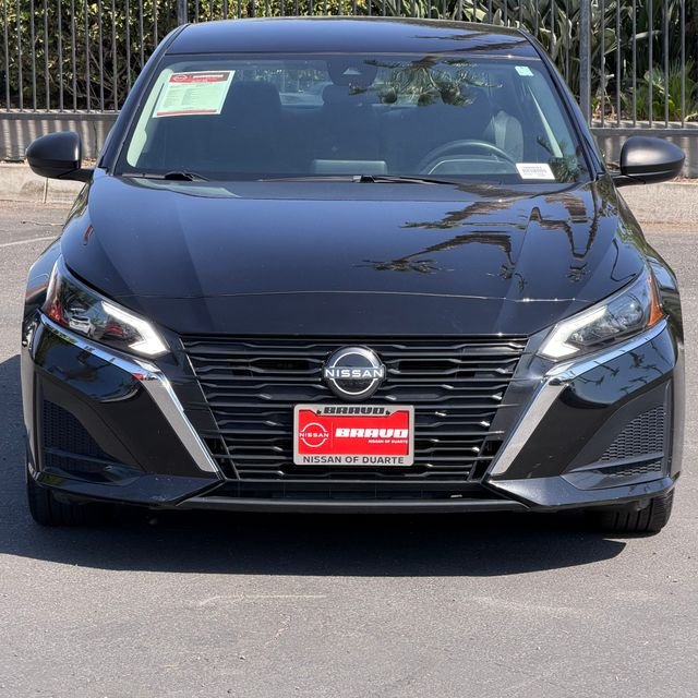 Used 2024 Black Nissan 2.5 SV image 2