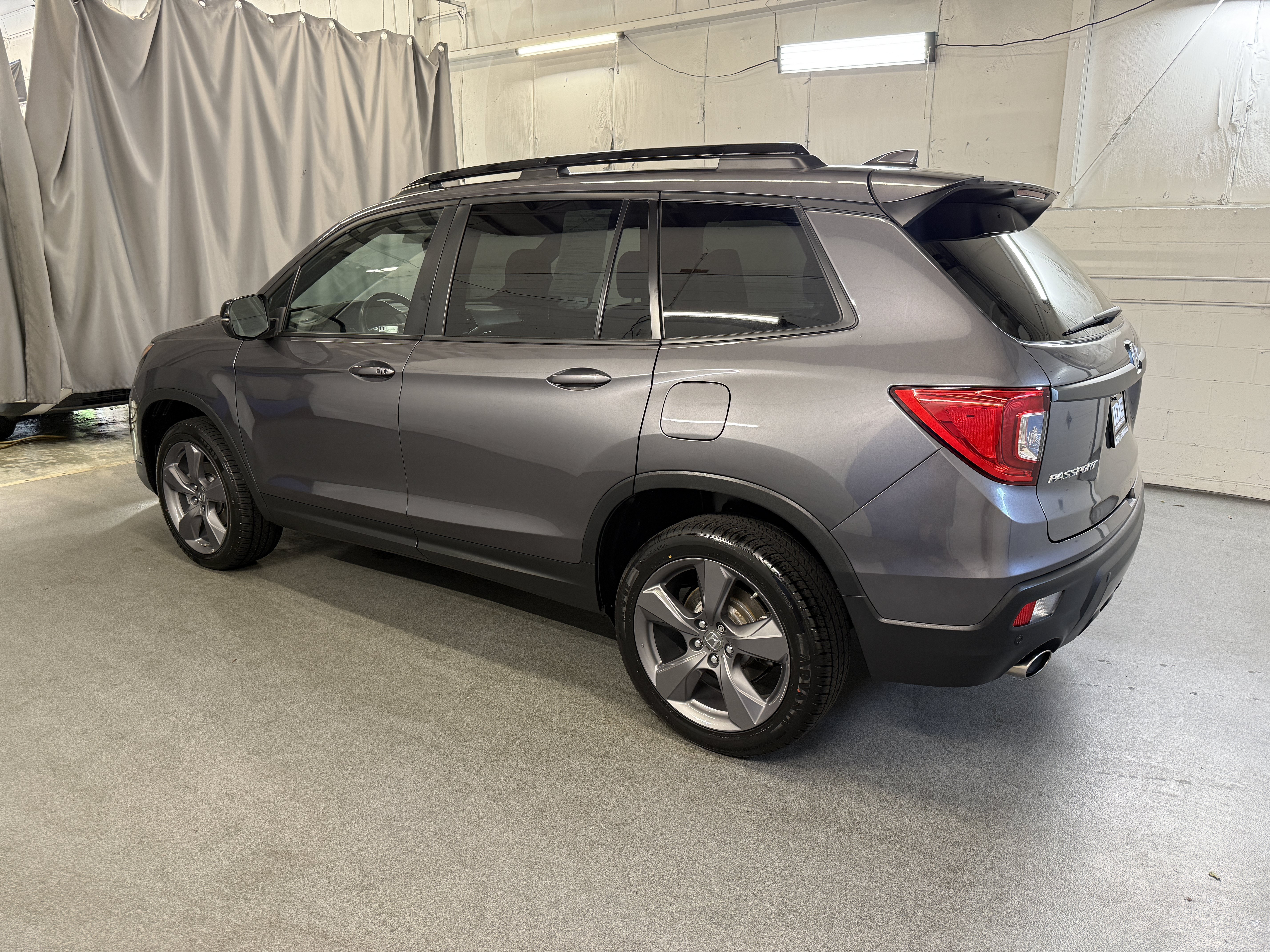 Used 2019 Modern Steel Metallic Honda Touring image 6