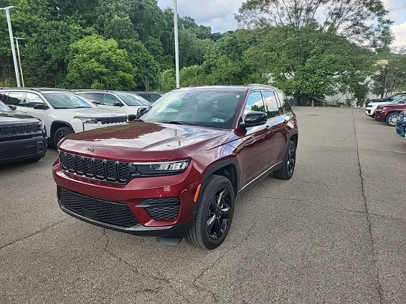 Used 2025 Red Jeep Altitude X image 3