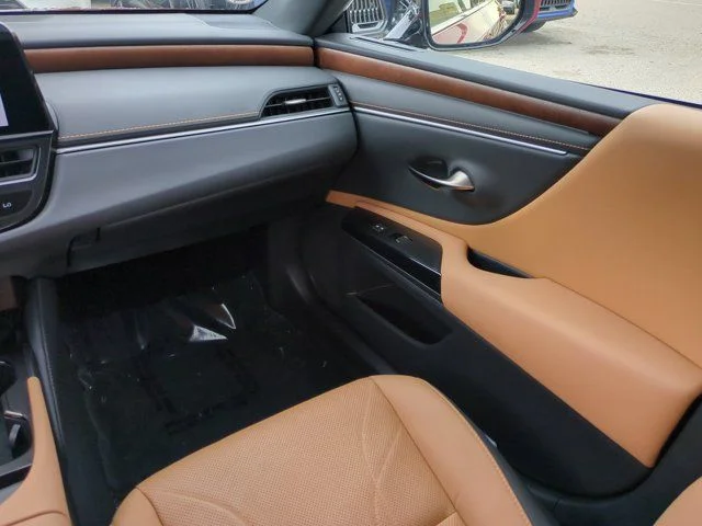 Certified Used 2025 MATADOR RED MICA Lexus 350 Luxury image 16