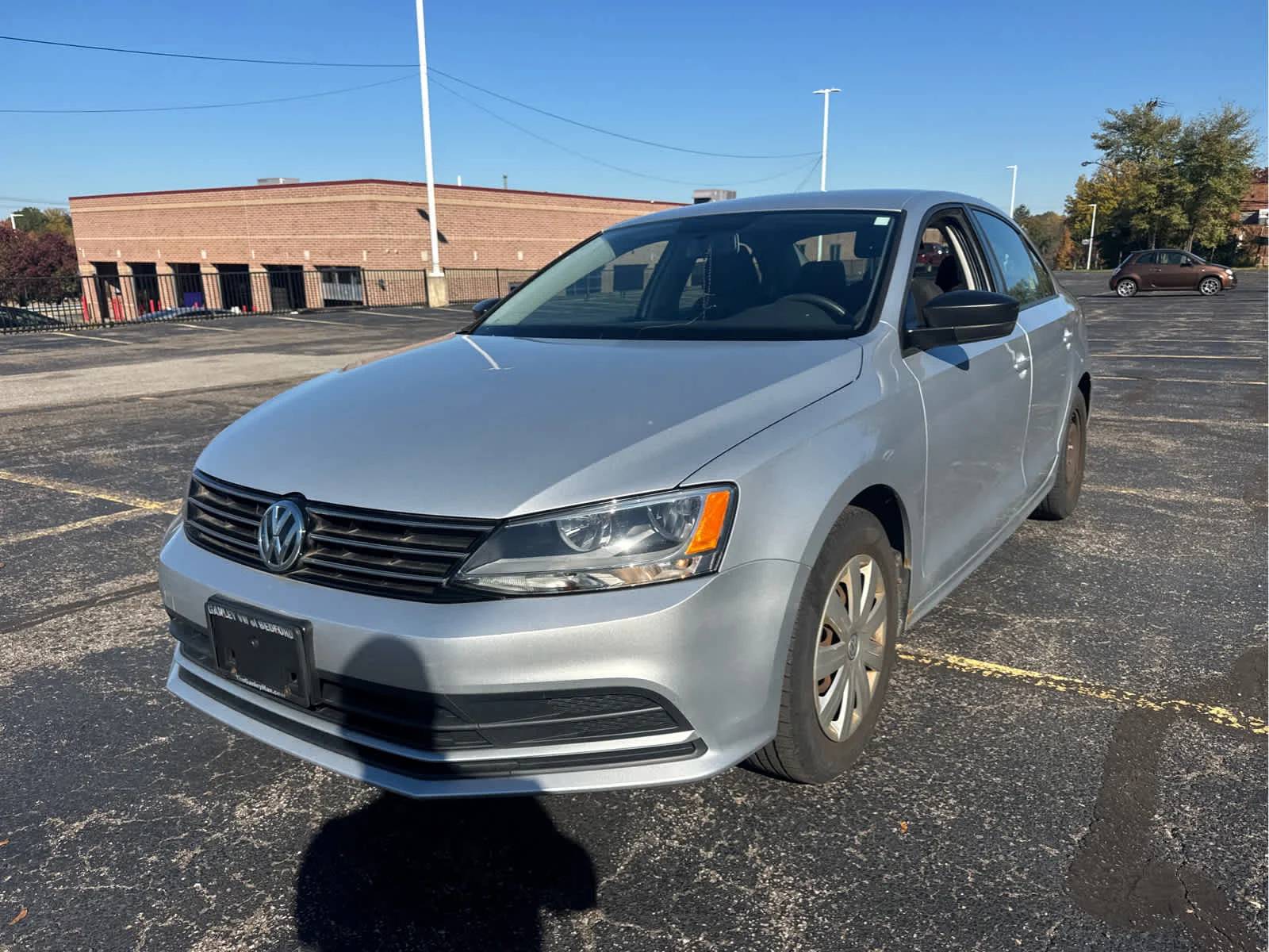 Used 2015  Volkswagen 2.0L S image 4