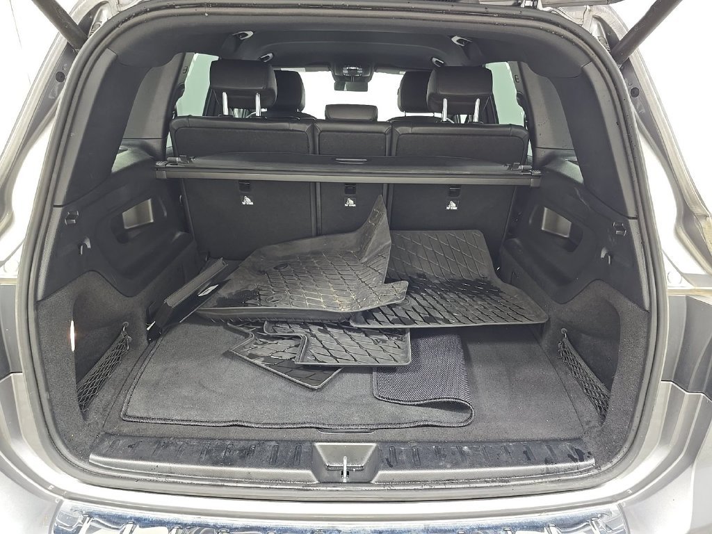 Used 2023 Gray Mercedes-Benz 300 image 16