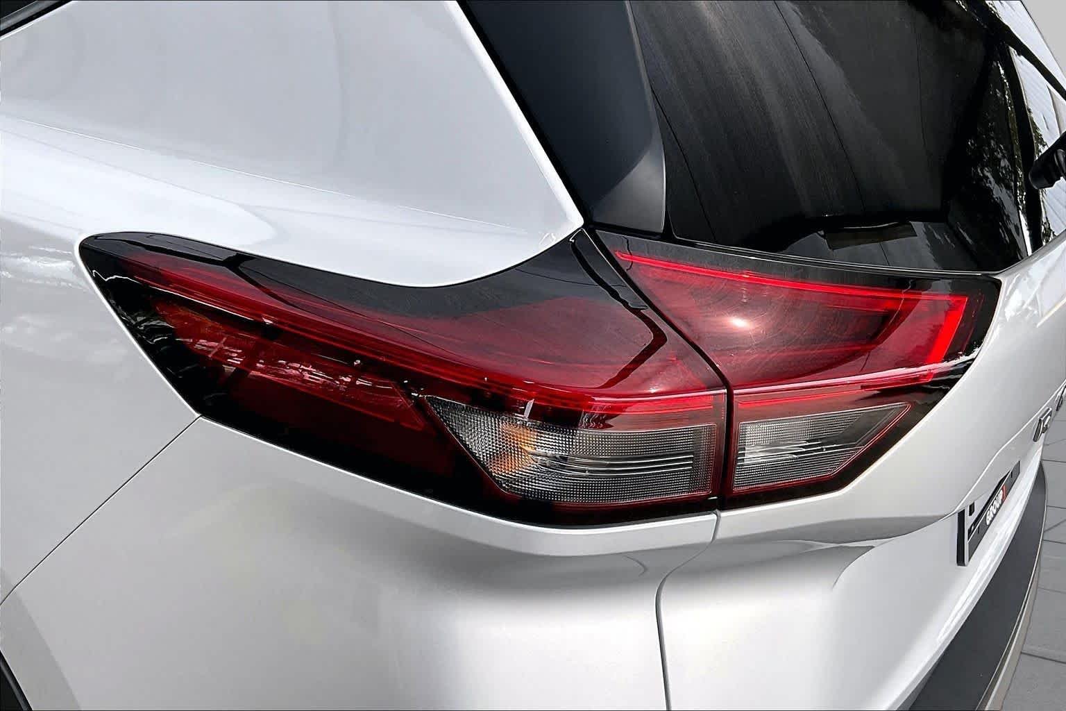 Used 2023 Brilliant Silver Metallic Nissan SV image 28