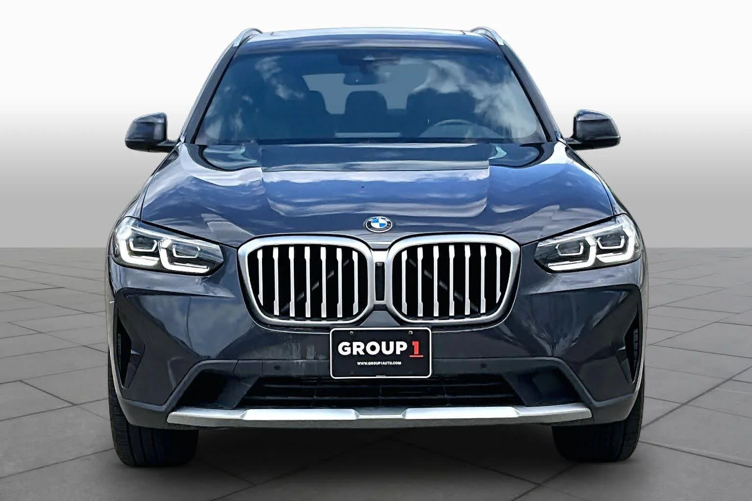 Used 2024 Dark Graphite Metallic BMW sDrive30i image 4