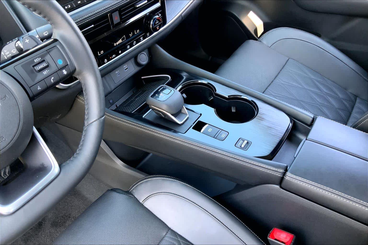 Used 2023 Champagne Silver Metallic Nissan Platinum image 17