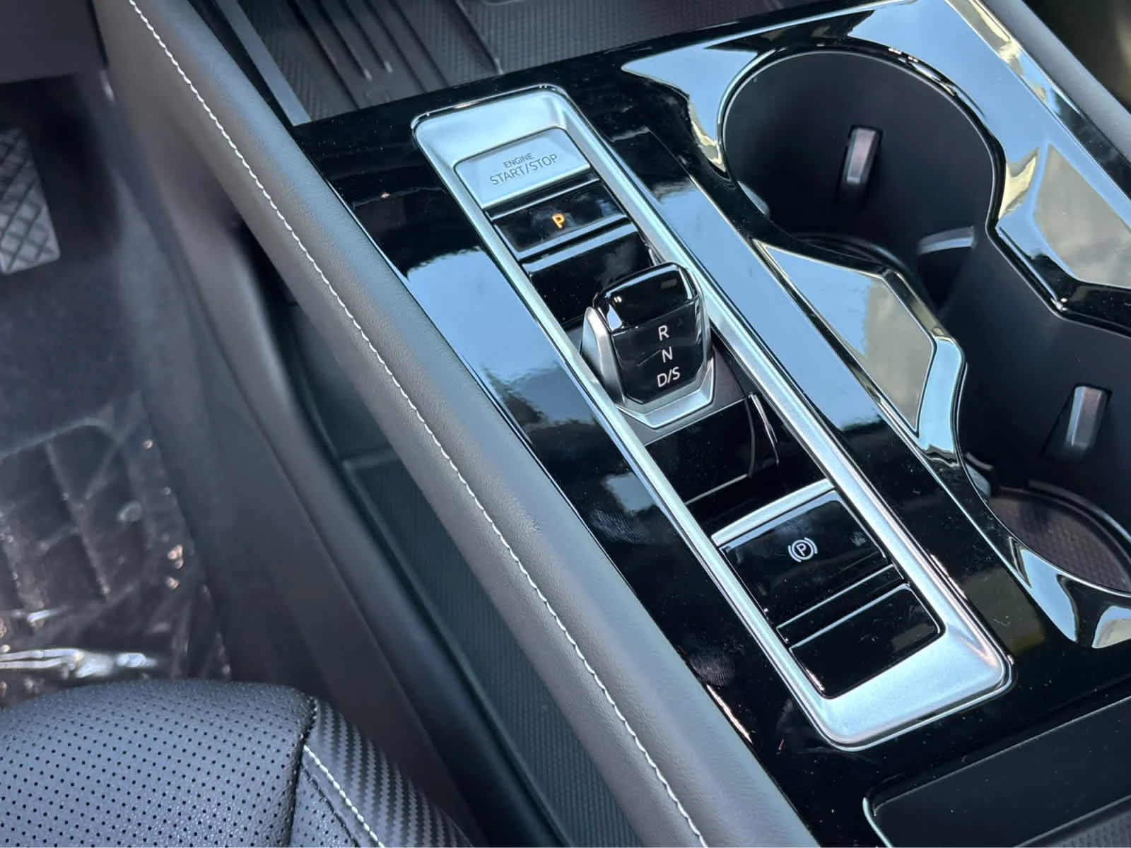 New 2026 DEEP BLACK Volkswagen 2.0T SE w/Technology image 18