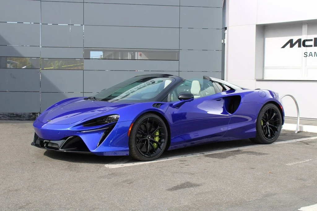 Certified Used 2025  McLaren Performance image 14