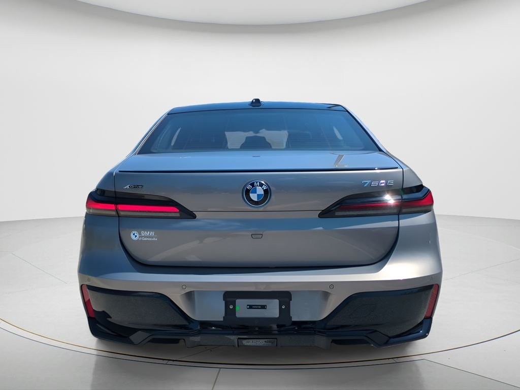 New 2026 Oxide Grey Metallic BMW 750e xDrive image 6