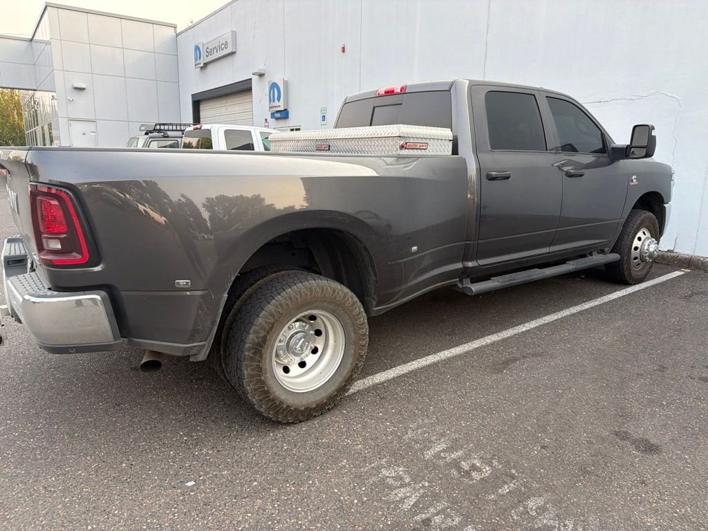 Used 2025 Crystal Metallic Ram Tradesman image 3