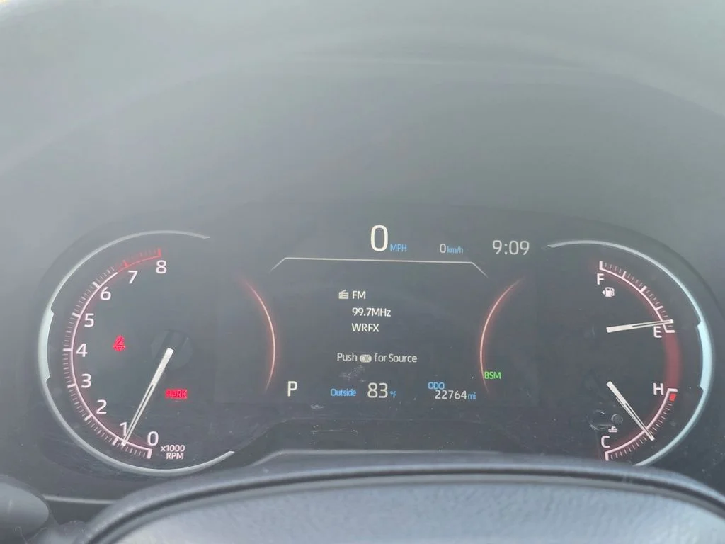 Used 2025  Toyota XLE image 22