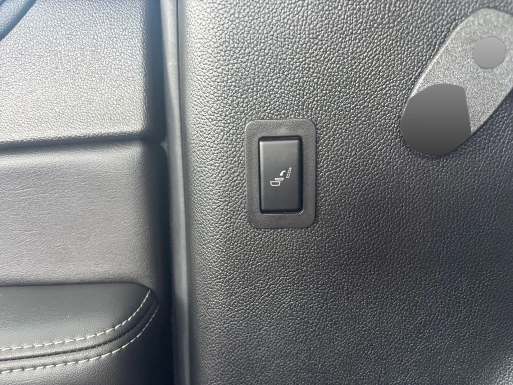 Used 2020 White GMC Denali image 44