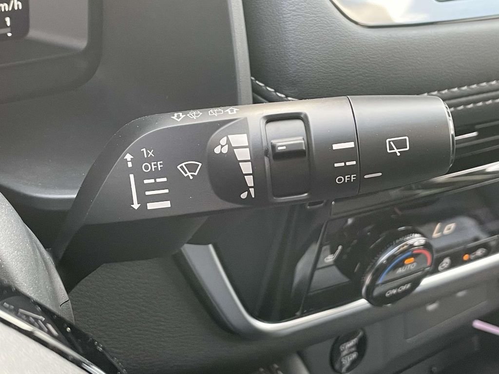New 2026 Boulder Gray Pearl / Super Black Two-tone Nissan Platinum image 22